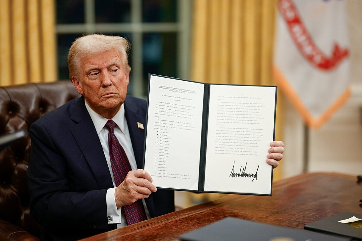 Picture of President Trump signed executive order.